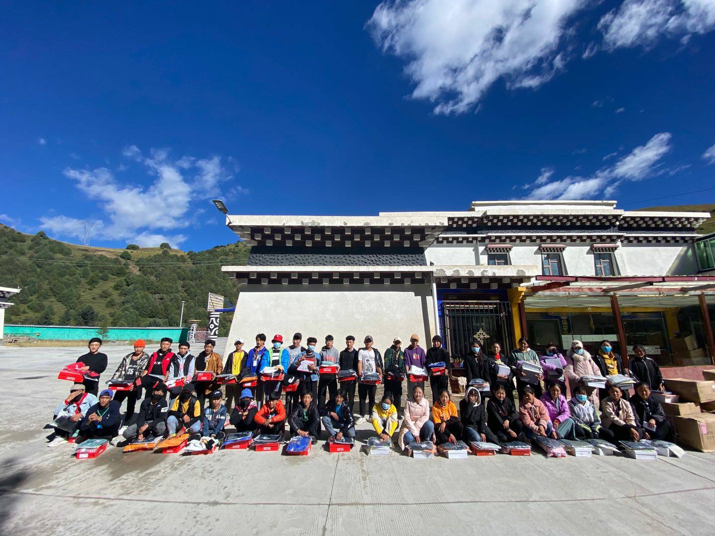 乐动平台-乐动(中国)一站式服务平台公益回顾丨家国同欢月同圆 温暖满载甘孜州(图8) 乐动平台-乐动(中国)一站式服务平台公益回顾丨家国同欢月同圆 温暖满载甘孜州(图8)